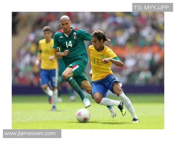 足球球星名片背后的传奇故事与成就展现